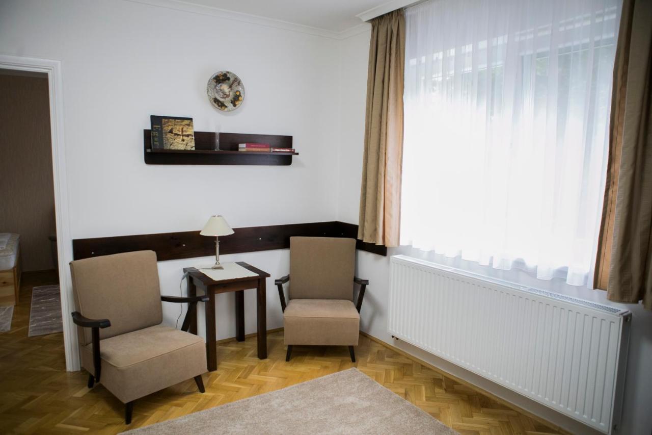 Vicente'S Apartment Eger Esterno foto